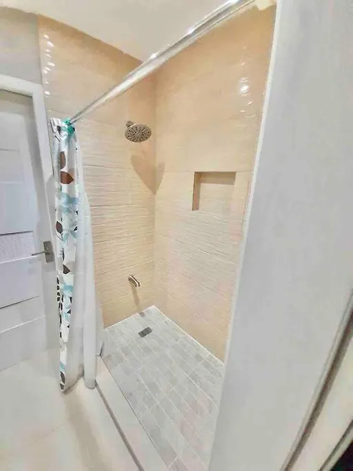 The Shelton Tower 1 Apartamento Montego Bay