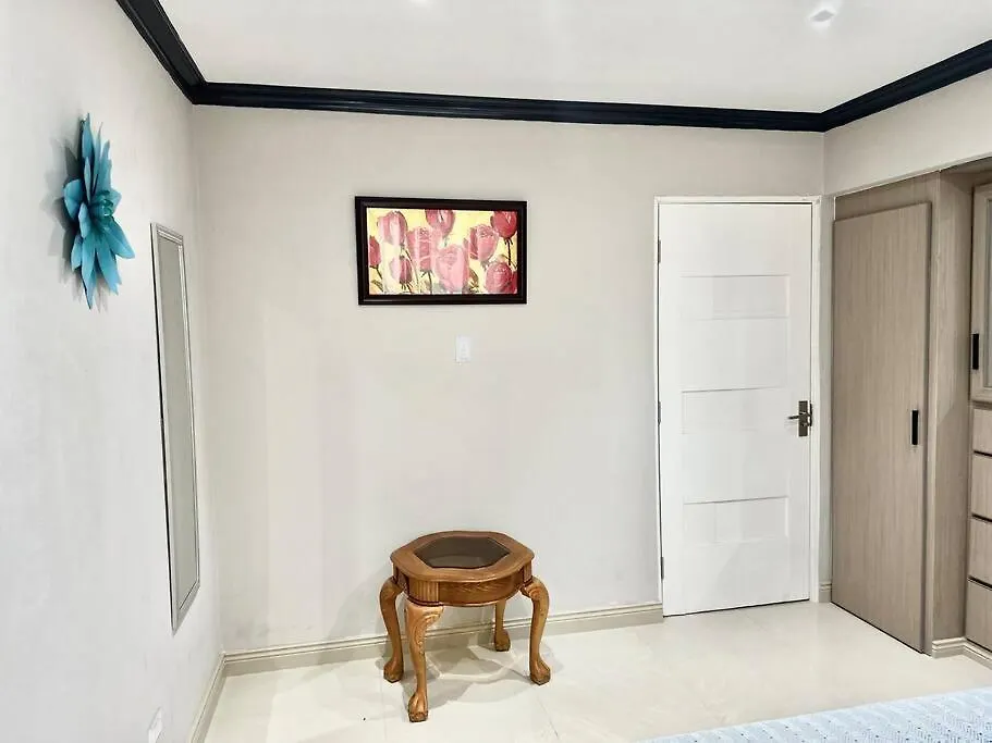 The Shelton Tower 1 Apartamento Montego Bay